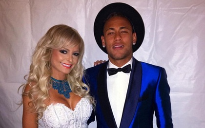 Neymar tìm vui bên mỹ nhân võ đài UFC