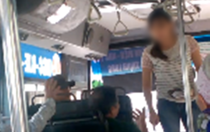 Clip: Nữ nhân viên xe buýt quát mắng, đuổi vị khách lớn tuổi xuống xe chỉ vì 5.000 đồng