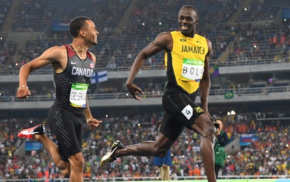 Usain Bolt vừa chạy vừa "buôn dưa lê" với đối thủ