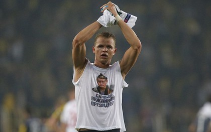 Cầu thủ Nga bị UEFA kỷ luật vì mặc áo in hình Tổng thống Putin