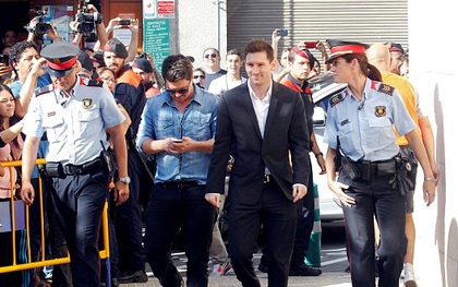 Messi và cha chính thức phải hầu tòa vì cáo buộc trốn thuế