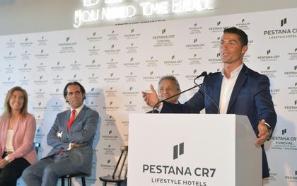 Ronaldo bảnh bao dự lễ ra mắt khách sạn triệu đô mang thương hiệu CR7