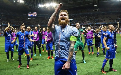 Vì sao tên các tuyển thủ Iceland đều kết thúc với vần "son"?