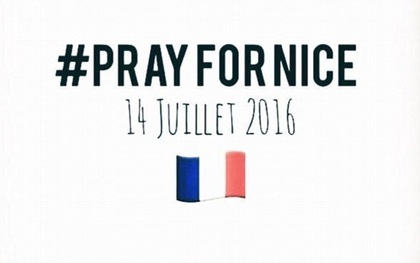Khi Pháp tràn ngập đau thương, cả thế giới đều hashtag #PrayForNice để sát cánh cùng người dân Pháp