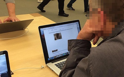 Người đàn ông thản nhiên dùng máy tính trong cửa hàng Apple xem phim người lớn