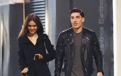 "Trai đẹp" của Arsenal hẹn hò với hoa hậu Ấn Độ hơn 10 tuổi