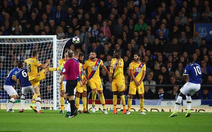 Lukaku lập siêu phẩm đá phạt trong trận hòa 1-1 giữa Everton và Crystal Palace