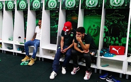 Kỳ diệu: Nằm trong viện sau vụ rơi máy bay, cầu thủ Chapecoense tuyên bố sẽ trở lại sân cỏ