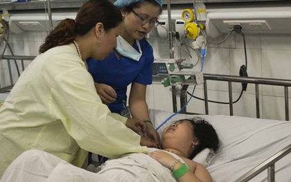 Bố lao vào dòng nước cứu được con rồi mất tích
