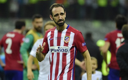 Phản ứng tuyệt vời của fan Atletico với Juanfran - tội đồ khiến "Los Inidios" vỡ mộng Champions League