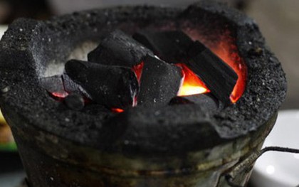 Sưởi lò than trong cabin, 3 tài xế chết thảm