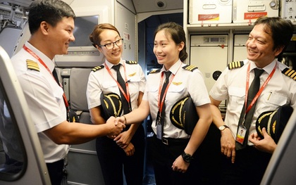 Gặp 2 nữ phi công 9X đầu tiên của hàng không Việt Nam