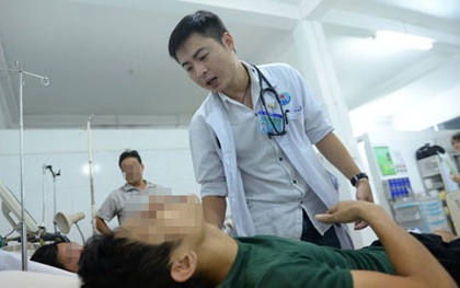 Từ bỏ giàu sang về khám bệnh ở quê nhà