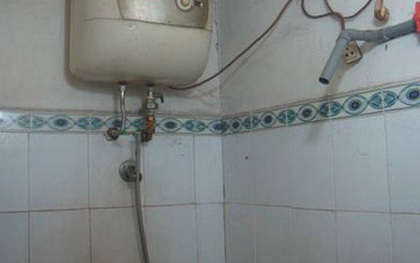 Mẹ và con trai bị điện giật tử vong trong nhà tắm