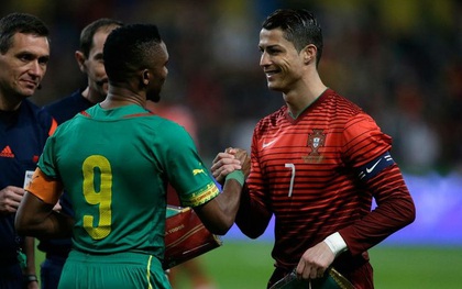 "Báo đen" Eto’o khuyên bảo Ronaldo nên tôn trọng Xavi