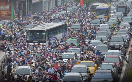 Hà Nội cấm xe máy năm 2025: "Người dân nên bỏ thói quen 100m cũng đi xe máy"
