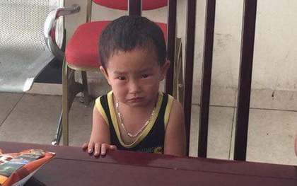 Hà Nội: Bé trai 2 tuổi bị bỏ rơi ở quán phở cùng bức thư “bố đi tù, mẹ không đủ sức nuôi”