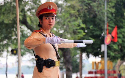 Tâm sự của nữ CSGT xinh đẹp làm việc xuyên Tết