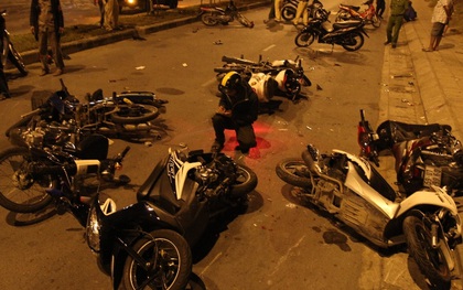 CSGT chặn đoàn đua, 11 "quái xế" đâm nhau loạn xạ