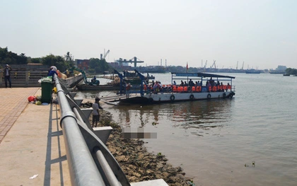 Hoảng hồn phát hiện thi thể phân hủy trên sông Sài Gòn