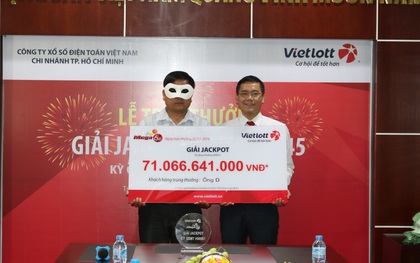 Người thứ 3 trúng giải Vietlott trị giá 71 tỉ đồng đã đeo mặt nạ đến nhận thưởng