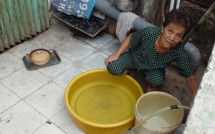 Nhiều hộ dân Sài Gòn bị cúp nước từ tối đến trưa