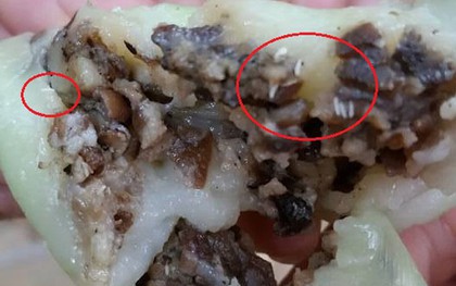 Cả nhà "ngã ngửa" vì thấy giòi bò lổm ngổm trong nhân bánh tẻ