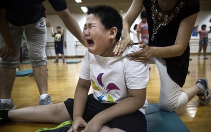 Quá trình giảm cân khắc nghiệt của trẻ em béo phì Trung Quốc tại các "lò luyện mỡ"