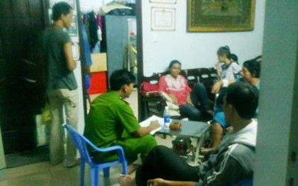 Một người đàn ông rơi trong chung cư tử vong