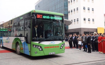 Xe buýt nhanh BRT ở Hà Nội chính thức đi vào vận hành sau thời gian thử nghiệm