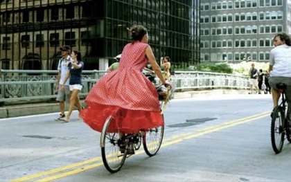 Nhìn lại những khoảnh khắc street style để đời của Bill Cunningham