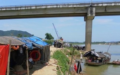 Nam sinh chết đuối trên sông Lam là do tai nạn giao thông