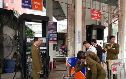 Bắt 12 nghi can trong đường dây buôn bán chip gian lận xăng dầu