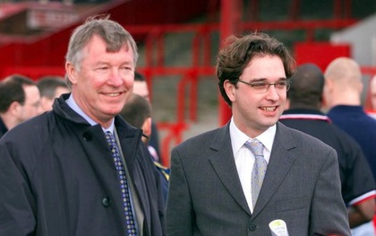 Học trò cũ tố Alex Ferguson dùng "mưu hèn, kế bận" để giúp con trai kiếm chác