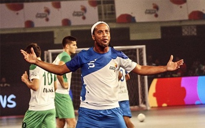Ảo thuật gia Ronaldinho ghi 5 bàn tại giải Futsal Ấn Độ