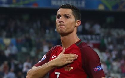Ronaldo là siêu sao, Ronaldo có quyền vỗ ngực