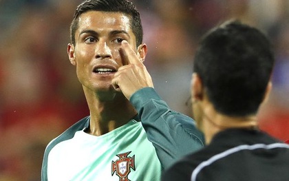 Ronaldo lại bị "ném đá" vì màn trình diễn tàng hình trước Croatia