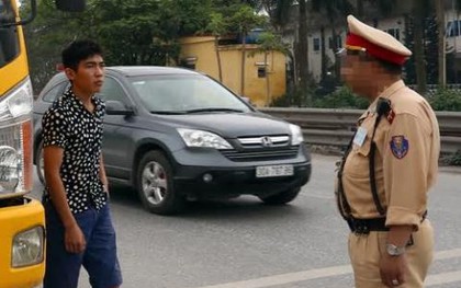 Cảnh sát giao thông bụng "phệ" ở Hà Nội sẽ làm cán bộ văn phòng