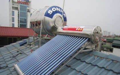 Sửa bình nóng lạnh trên mái tôn, hai cha con bị điện giật tử vong
