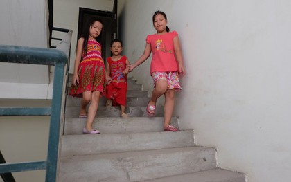 Hà Nội: Nửa đêm cõng người đi cấp cứu bằng thang bộ vì thang máy liên tiếp hỏng