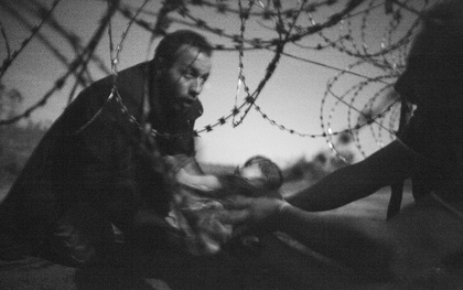 Những khốn cùng của dòng người tị nạn châu Âu phía sau tấm hình đạt giải "bức ảnh báo chí của năm"