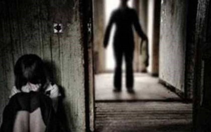 Gã hàng xóm lẻn vào nhà, dâm ô bé gái 14 tuổi giữa đêm khuya
