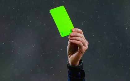 Thẻ xanh được sử dụng lần đầu tiên trong lịch sử bóng đá!
