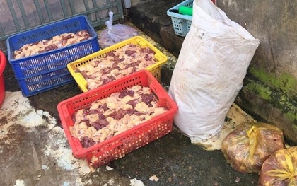 400kg thịt gà "ngậm" hàn the, chế biến gần cống thoát nước