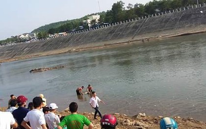 Bàng hoàng phát hiện thi thể bà mẹ mới sinh con dưới hồ