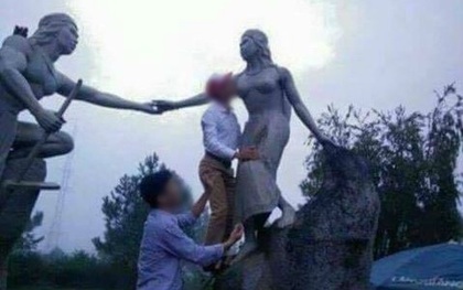 Cán bộ huyện thừa nhận đã hôn ngực bức tượng phụ nữ bằng đá vì... uống rượu say