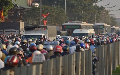 Nhọc nhằn đường về Thủ đô sau kỳ nghỉ Tết