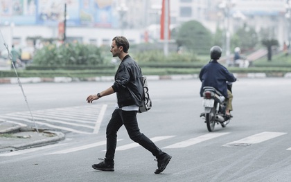 Người Sài Gòn khoác áo ấm trong tiết trời mát lạnh kèm mưa phùn từ sáng đến trưa