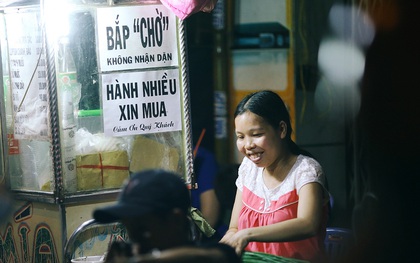 Bắp nướng ngon nhất Sài Gòn - Để được ăn, người ta phải bốc số và chờ cả tiếng!