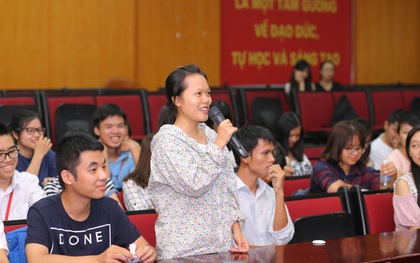 Sinh viên Ngoại Thương hào hứng tranh luận về đề tài minh bạch trên giảng đường